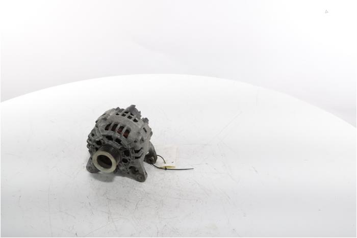 Dynamo van een Renault Twingo II (CN) 1.2 16V 2014