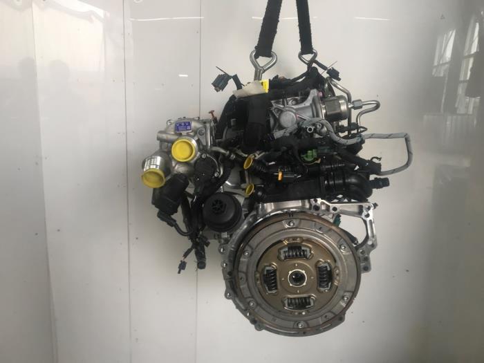 Motor van een Opel Grandland (X) 1.6 Turbo 16V Hybrid 2023