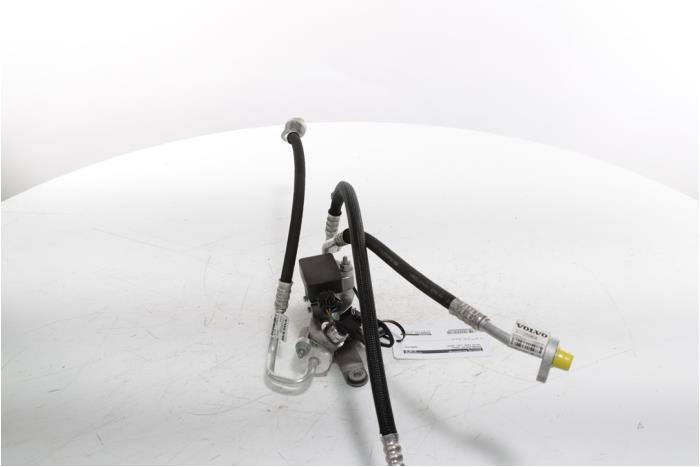 AC expansion valve Volvo EX40 Single Motor Extended Range 82 kWh ...