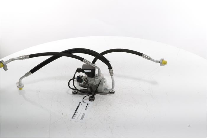 AC expansion valve Volvo EX40 Single Motor Extended Range 82 kWh ...