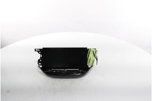 Begagnade Radio Opel Corsa F (UB/UH/UP) 1.2 Turbo 12V 100 Pris € 484,00 Inklusive moms erbjuds av Snuverink Autodemontage