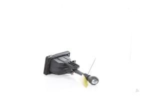 Usados Palanca de cambios Renault Twingo II (CN) 1.2 16V Precio € 100,00 Norma de margen ofrecido por Snuverink Autodemontage