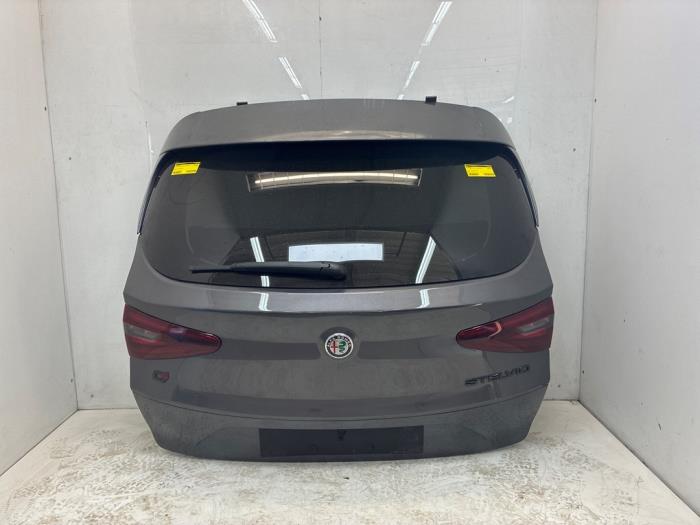 Begagnade Baklucka Alfa Romeo Stelvio (949) 2.0 T 16V Q4 Pris € 715,00 Marginaltabell erbjuds av Snuverink Autodemontage