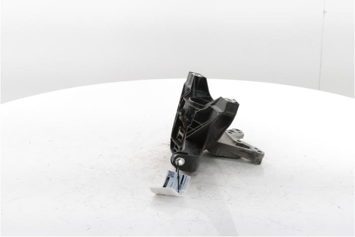 Gebrauchte Motorlager Peugeot 3008 II (M4/MC/MJ/MR) 1.2 12V e-THP PureTech 130 Preis € 30,00 Margenregelung angeboten von Snuverink Autodemontage