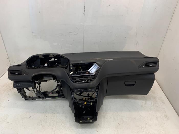 Używane Panel Peugeot 208 I (CA/CC/CK/CL) 1.2 Vti 12V PureTech 82 Cena € 200,00 Procedura marży oferowane przez Snuverink Autodemontage