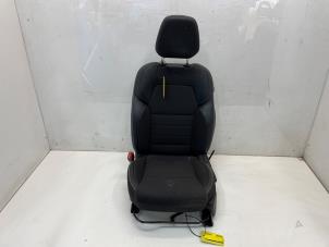 Begagnade Säte, vänster Renault Arkana (RJLL) 1.6 E-Tech 145 16V Pris € 332,73 Inklusive moms erbjuds av Snuverink Autodemontage