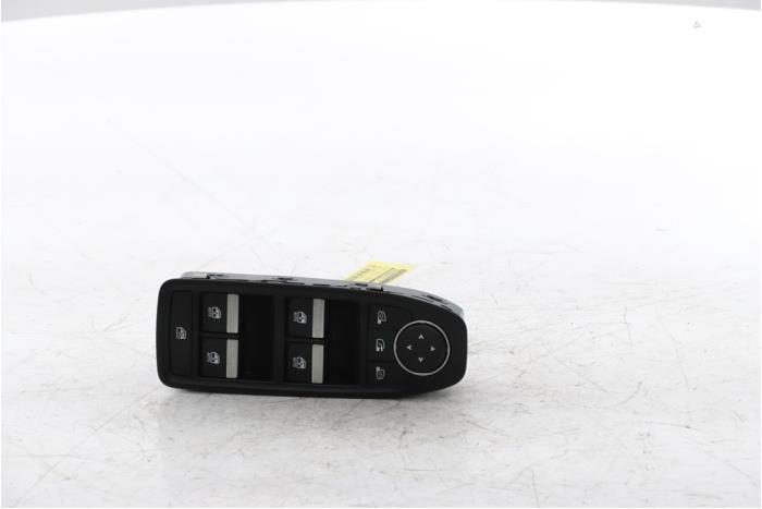 Usados Interruptor combinado de ventanillas Renault Scenic E-Tech Electric (RCB) EV87 Precio € 75,00 Norma de margen ofrecido por Snuverink Autodemontage