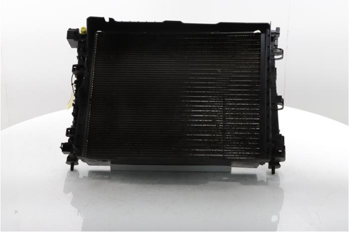 Usagé Radiateur Dacia Sandero III 1.0 SCe 65 12V Prix € 332,75 Prix TTC proposé par Snuverink Autodemontage