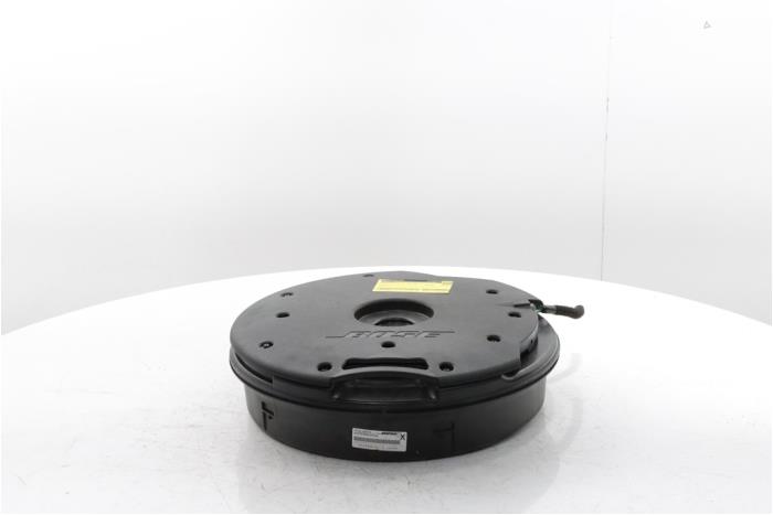Używane Subwoofer Renault Megane IV Estate (RFBK) 1.2 Energy TCE 130 Cena € 100,00 Procedura marży oferowane przez Snuverink Autodemontage