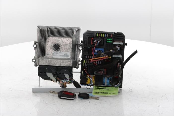 Used Engine management computer Opel Crossland (X) 1.2 Turbo 12V Euro 6 Price € 350,00 Margin scheme offered by Snuverink Autodemontage