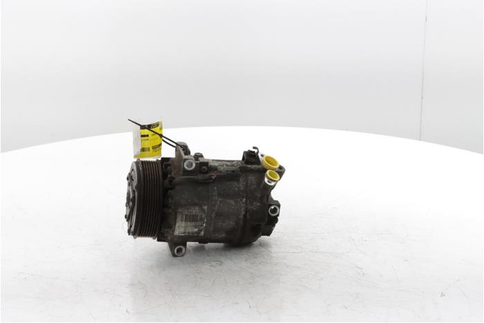 Usagé Pompe clim Renault Trafic (1FL/2FL/3FL/4FL) 1.6 dCi Twin Turbo Prix € 127,05 Prix TTC proposé par Snuverink Autodemontage