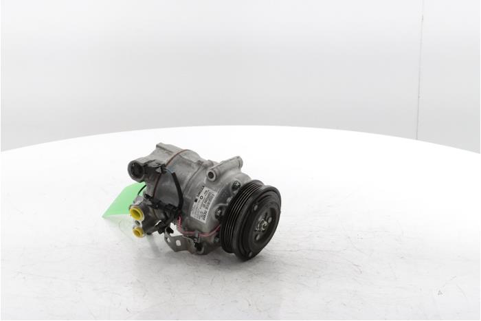 Usagé Compresseur de clim Opel Astra K Sports Tourer 1.4 Turbo 16V Prix € 75,00 Règlement à la marge proposé par Snuverink Autodemontage