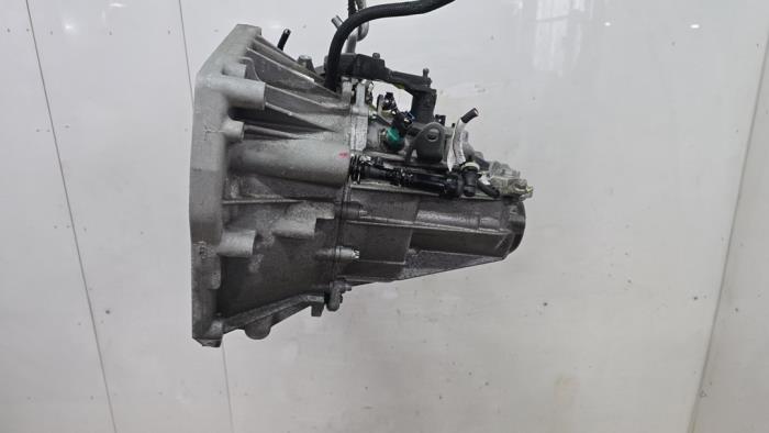 Usagé Boîte de vitesse Renault Megane IV Estate (RFBK) 1.3 TCE 115 16V Prix € 425,00 Règlement à la marge proposé par Snuverink Autodemontage