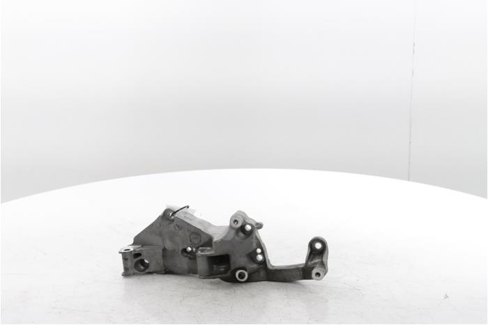 Usagé Support dynamo haut Peugeot 308 (F3/FB/FH/FM/FP) 1.2 12V PureTech 110 Prix € 29,98 Règlement à la marge proposé par Snuverink Autodemontage
