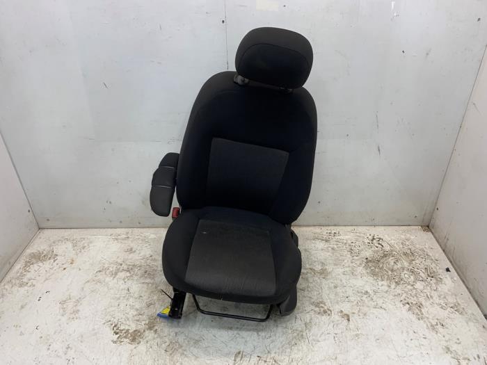 Używane Fotel lewy Peugeot Bipper (AA) 1.3 HDI Cena € 90,00 Procedura marży oferowane przez Snuverink Autodemontage
