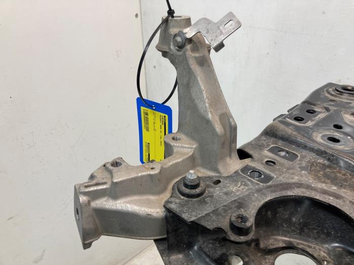 Subframe from a Peugeot 3008 III 1.2 12V Hybrid 136 2024