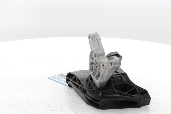 Engine mount from a Peugeot 3008 III 1.2 12V Hybrid 136 2024