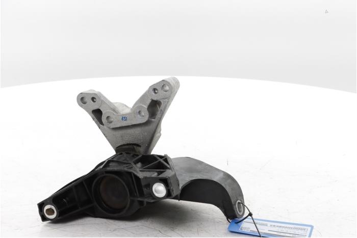 Engine mount from a Peugeot 3008 III 1.2 12V Hybrid 136 2024