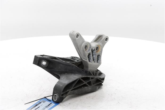 Engine mount from a Peugeot 3008 III 1.2 12V Hybrid 136 2024