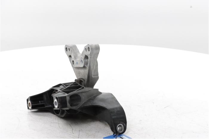 Engine mount from a Peugeot 3008 III 1.2 12V Hybrid 136 2024