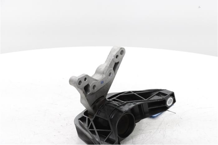 Engine mount from a Peugeot 3008 III 1.2 12V Hybrid 136 2024