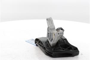Engine mount from a Peugeot 3008 III 1.2 12V Hybrid 136 2024