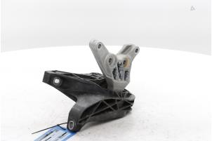 Engine mount from a Peugeot 3008 III 1.2 12V Hybrid 136 2024