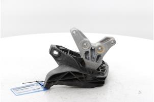 Engine mount from a Peugeot 3008 III 1.2 12V Hybrid 136 2024