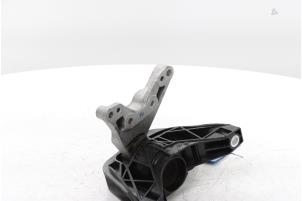Engine mount from a Peugeot 3008 III 1.2 12V Hybrid 136 2024