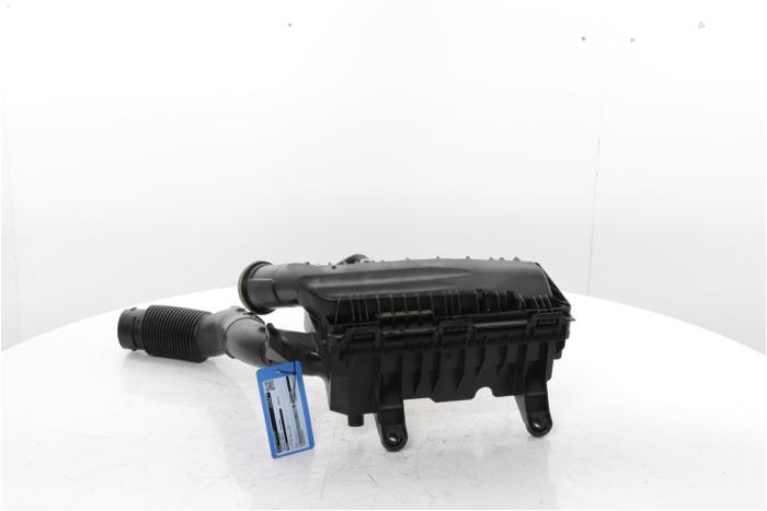 Begagnade Luftfilterhus Peugeot 3008 III 1.2 12V Hybrid 136 Pris € 45,00 Marginaltabell erbjuds av Snuverink Autodemontage