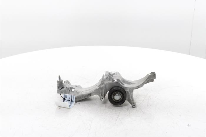 Usagé Support dynamo haut Peugeot 3008 II (M4/MC/MJ/MR) 1.6 16V HYbrid 225 Prix € 48,40 Prix TTC proposé par Snuverink Autodemontage