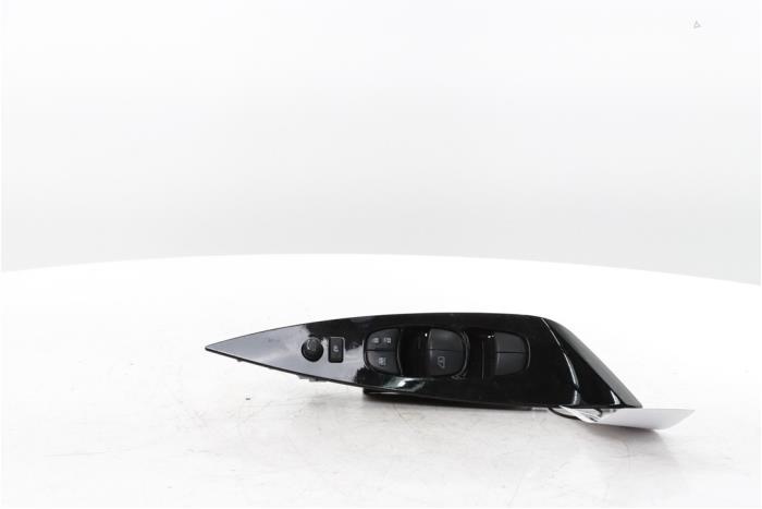 Usados Interruptor combinado de ventanillas Nissan Leaf (ZE1) 39/40kWh Precio € 75,00 Norma de margen ofrecido por Snuverink Autodemontage
