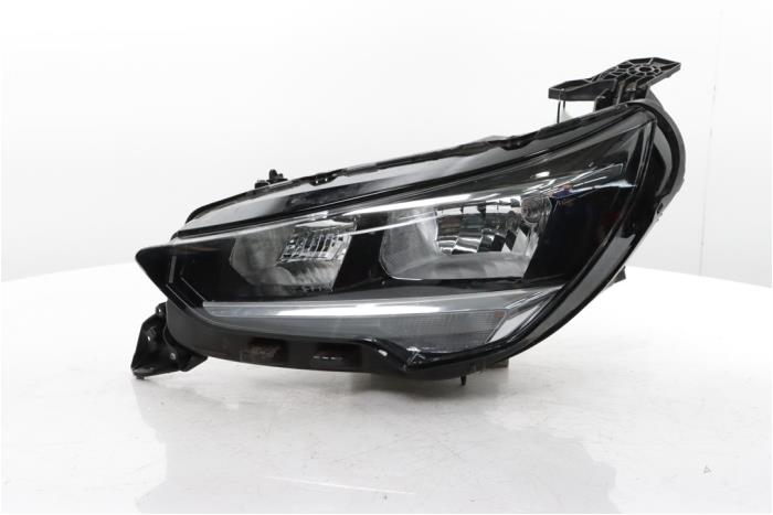 Używane Reflektor lewy Opel Corsa F (UB/UH/UP) Electric, Corsa-e 50kWh Cena € 302,50 Z VAT oferowane przez Snuverink Autodemontage