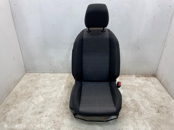 Używane Fotel prawy Opel Corsa F (UB/UH/UP) 1.2 Turbo 12V 100 Cena € 95,00 Procedura marży oferowane przez Snuverink Autodemontage