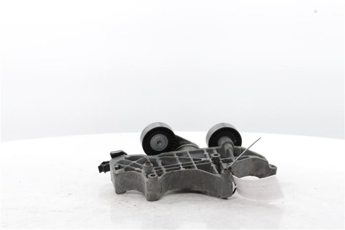 Used Alternator upper bracket Fiat 500 (312) 0.9 TwinAir 85 Price € 35,00 Margin scheme offered by Snuverink Autodemontage