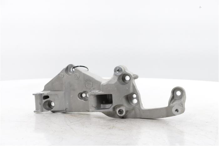 Usagé Support dynamo haut Opel Corsa F (UB/UH/UP) 1.2 Turbo 12V 100 Prix € 45,00 Règlement à la marge proposé par Snuverink Autodemontage