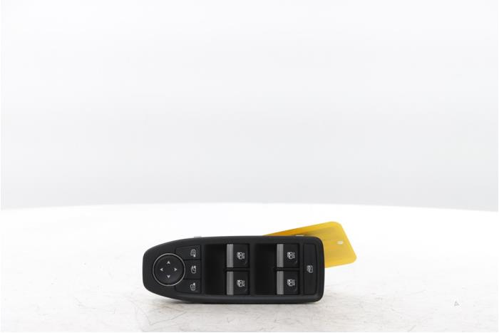 Usados Interruptor combinado de ventanillas Renault Arkana (RJLL) 1.6 E-Tech 145 16V Precio € 70,00 Norma de margen ofrecido por Snuverink Autodemontage