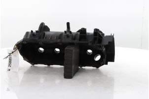 Ventildeckel van een Renault Twingo (C06) 1.2 16V 2005