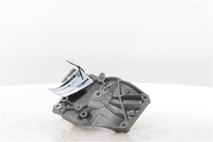 Usagé Support dynamo haut Peugeot 308 SW (F4/FC/FN/FR) 1.5 Blue HDi 130 16V Prix € 25,00 Règlement à la marge proposé par Snuverink Autodemontage