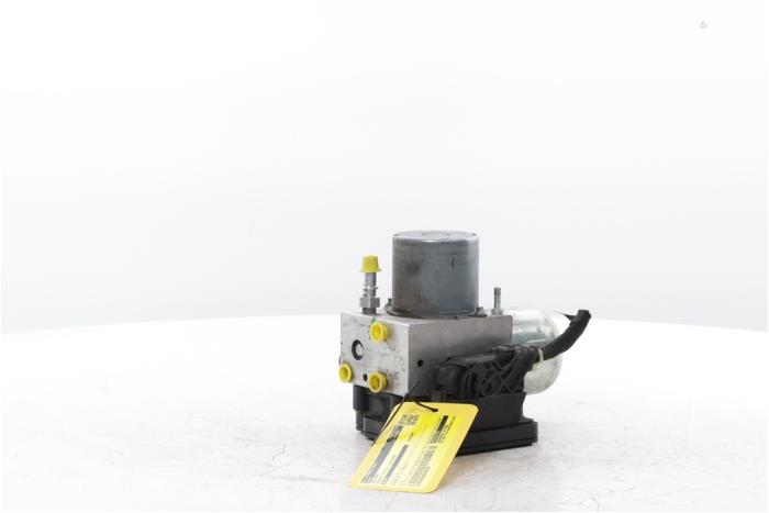 Begagnade ABS-pump Renault Zoé (AG) 46kW Pris € 85,00 Marginaltabell erbjuds av Snuverink Autodemontage