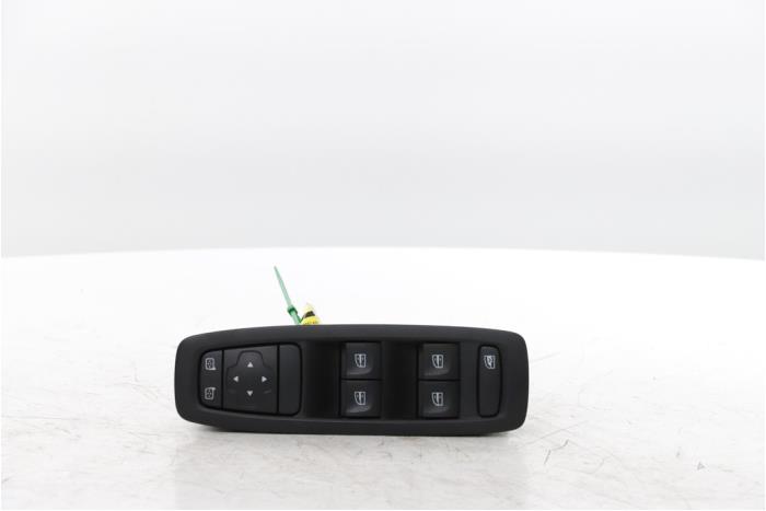 Usados Interruptor combinado de ventanillas Renault Megane IV Estate (RFBK) 1.5 Energy dCi 110 Precio € 60,00 Norma de margen ofrecido por Snuverink Autodemontage