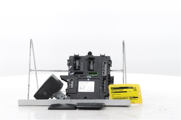 Used Engine management computer Renault 5 E-Tech electric 52 kWh Price € 325,00 Margin scheme offered by Snuverink Autodemontage