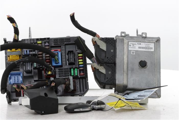 Used Engine management computer Peugeot Expert (V1/VA/VB/VE/VF/VT/VY) e-Expert Price € 665,50 Inclusive VAT offered by Snuverink Autodemontage