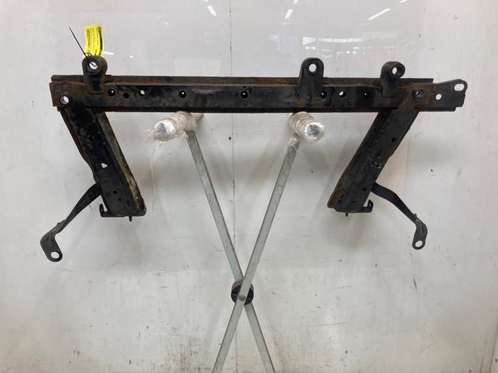 Used Subframe Renault Captur I (2R) 0.9 Energy TCE 12V Price € 150,00 Margin scheme offered by Snuverink Autodemontage