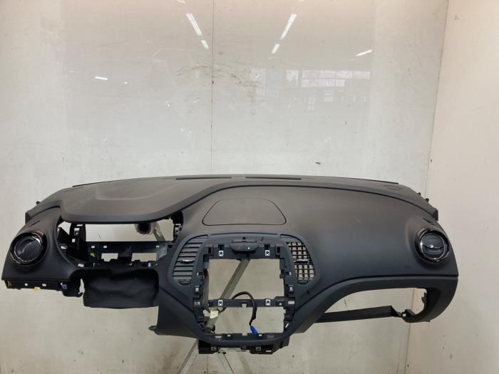 Usados Salpicadero Renault Captur I (2R) 1.2 TCE 16V EDC Precio € 295,00 Norma de margen ofrecido por Snuverink Autodemontage