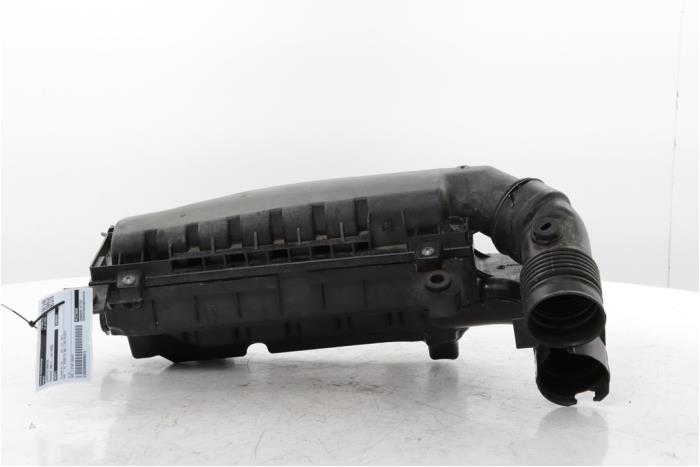 Gebrauchte Luftfiltergehäuse Peugeot 308 (F3/FB/FH/FM/FP) 1.2 12V PureTech 130 Preis € 50,00 Margenregelung angeboten von Snuverink Autodemontage