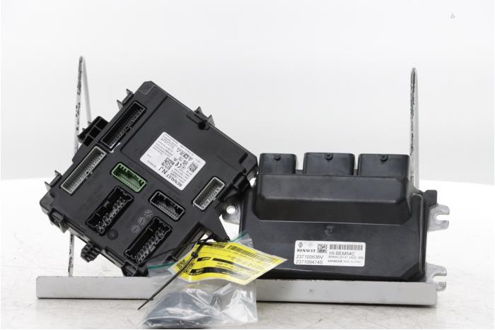 Used Engine management computer Renault Captur II (RJB) 1.6 E-Tech 145 Price € 393,25 Inclusive VAT offered by Snuverink Autodemontage