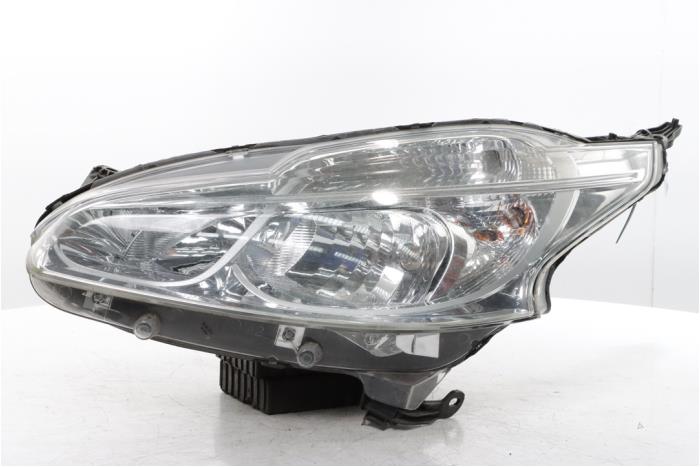 Używane Reflektor lewy Peugeot 208 I (CA/CC/CK/CL) 1.0 Vti 12V PureTech Cena € 125,00 Procedura marży oferowane przez Snuverink Autodemontage