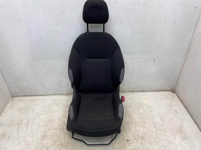Używane Fotel prawy Peugeot 208 I (CA/CC/CK/CL) 1.2 Vti 12V PureTech 82 Cena € 160,00 Procedura marży oferowane przez Snuverink Autodemontage