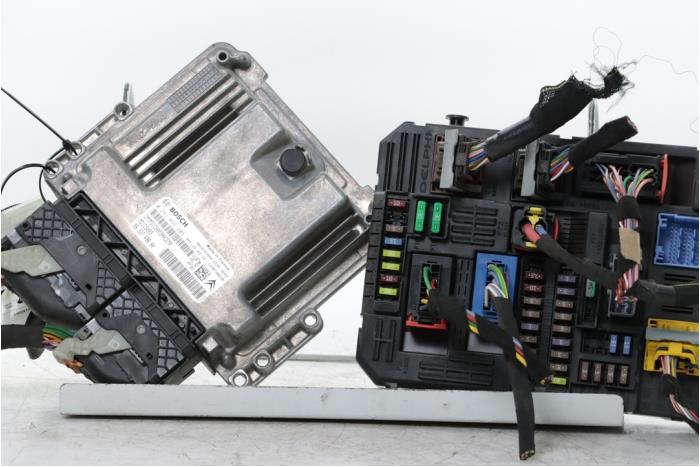 Used Engine management computer Opel Vivaro 1.5 CDTI 102 Price € 484,00 Inclusive VAT offered by Snuverink Autodemontage